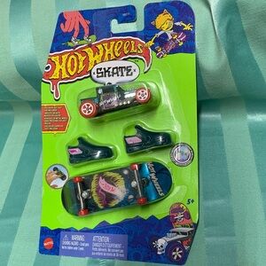Hot Wheels Skate Skateboard Toy Set - Bone Shaker